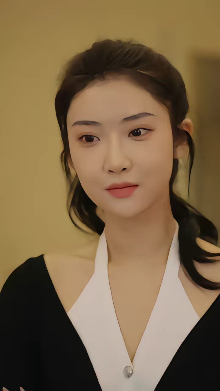 《废柴千金归来虐爆一切》剧照