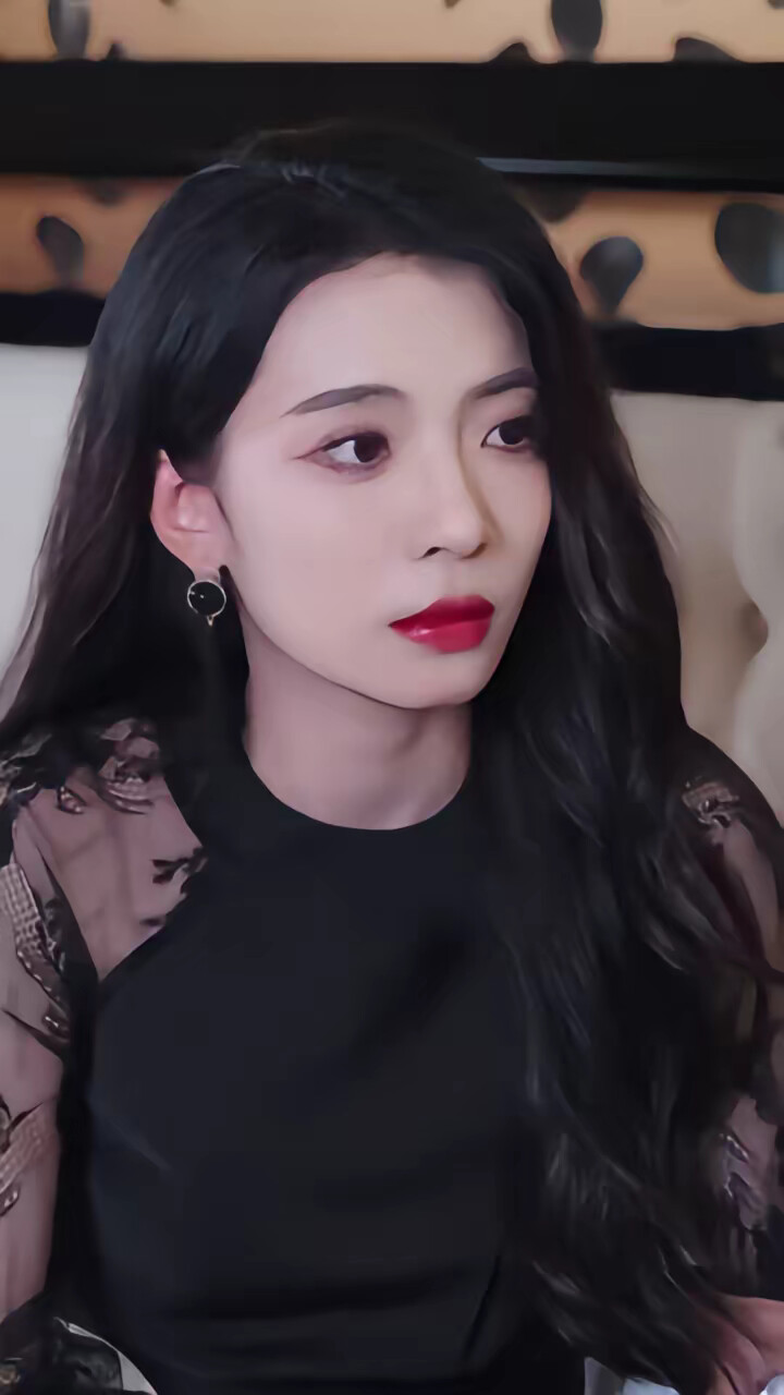 《裙下芬德拉》剧照