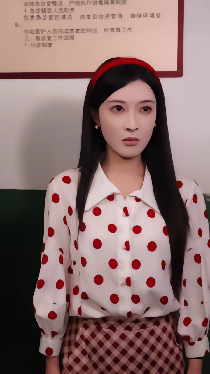 《守寡三年，他为我披上婚纱》剧照