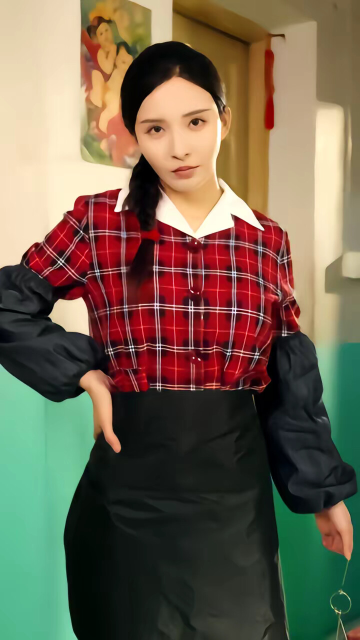 《斯文医生脸红红八零杀猪婆追着哄》剧照