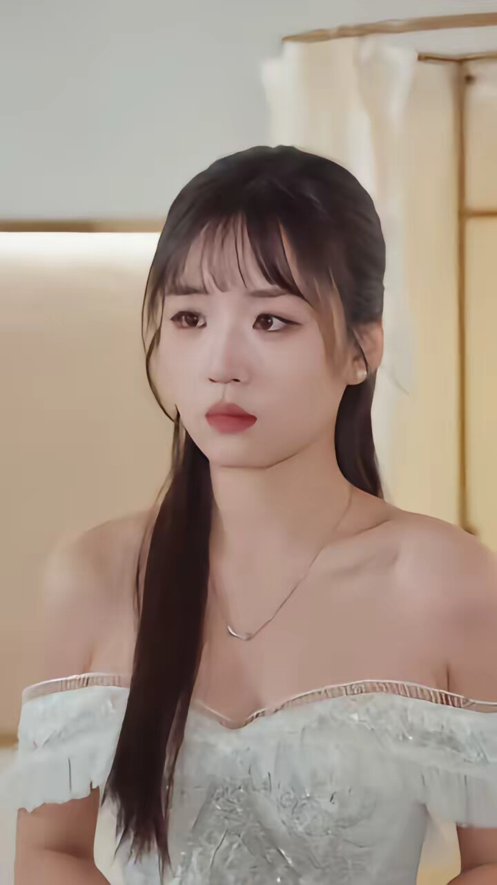 《他似神明降落》剧照