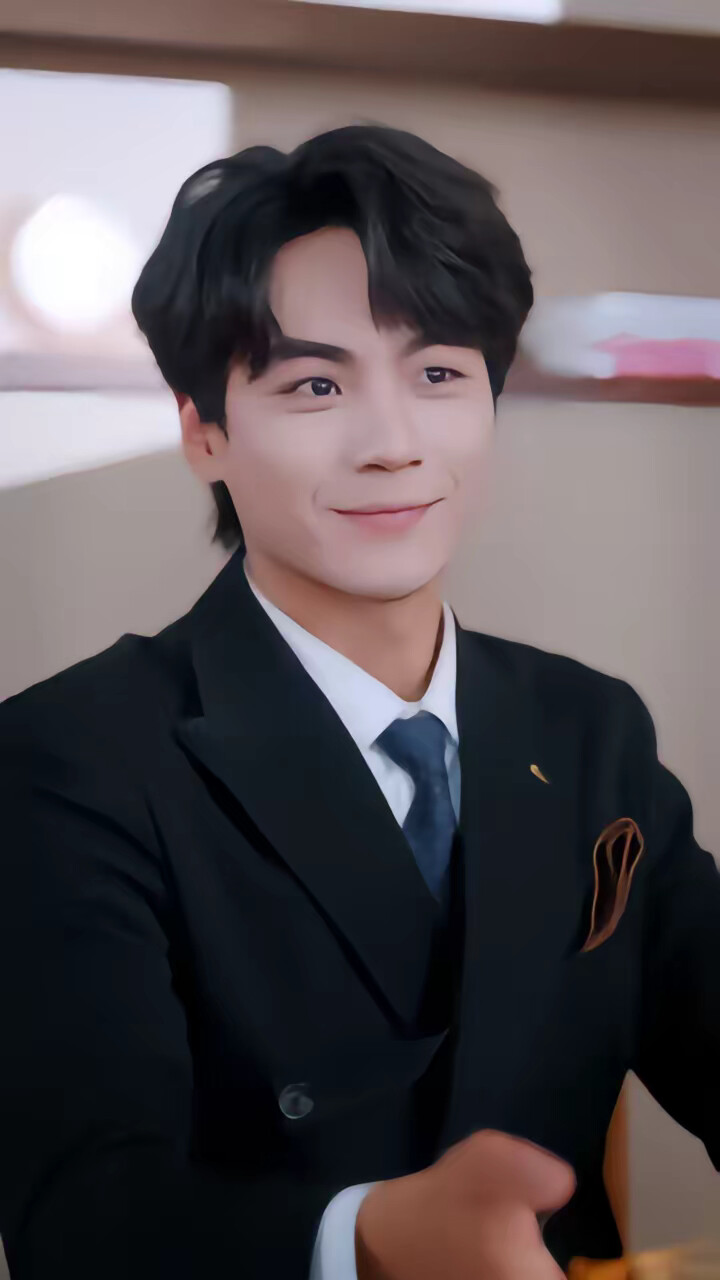 《开局绑定最强跟班系统》剧照