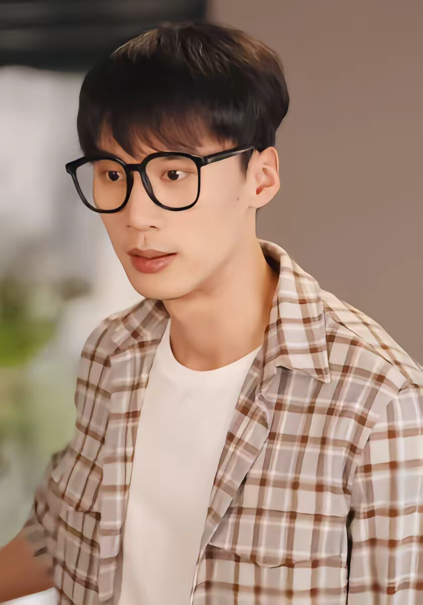 《发错表白情话，女老板要跟我领证》剧照