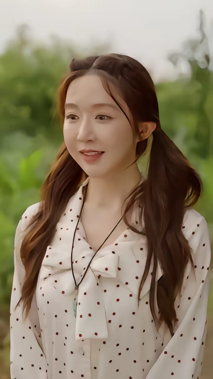 《七零下乡白富美把硬汉惹急了眼》剧照