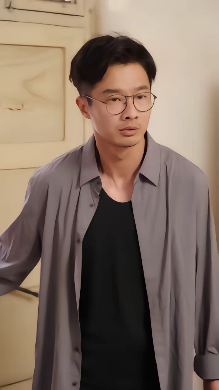 《守寡三年，他为我披上婚纱》剧照