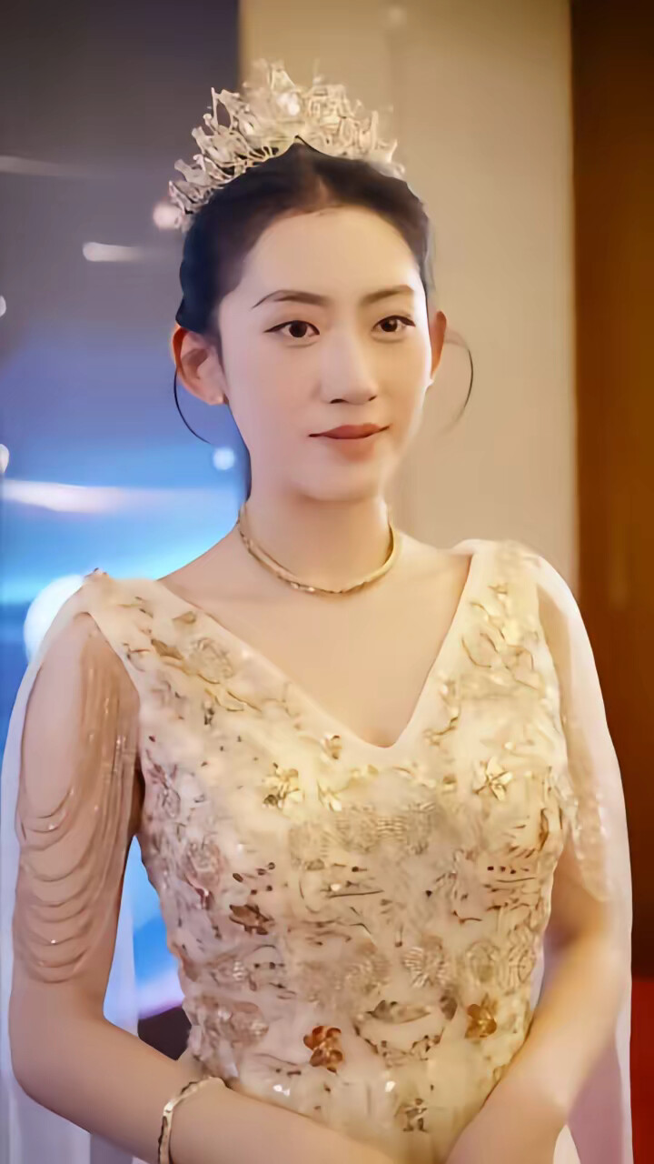 《冠冕之下，静谧如水》剧照