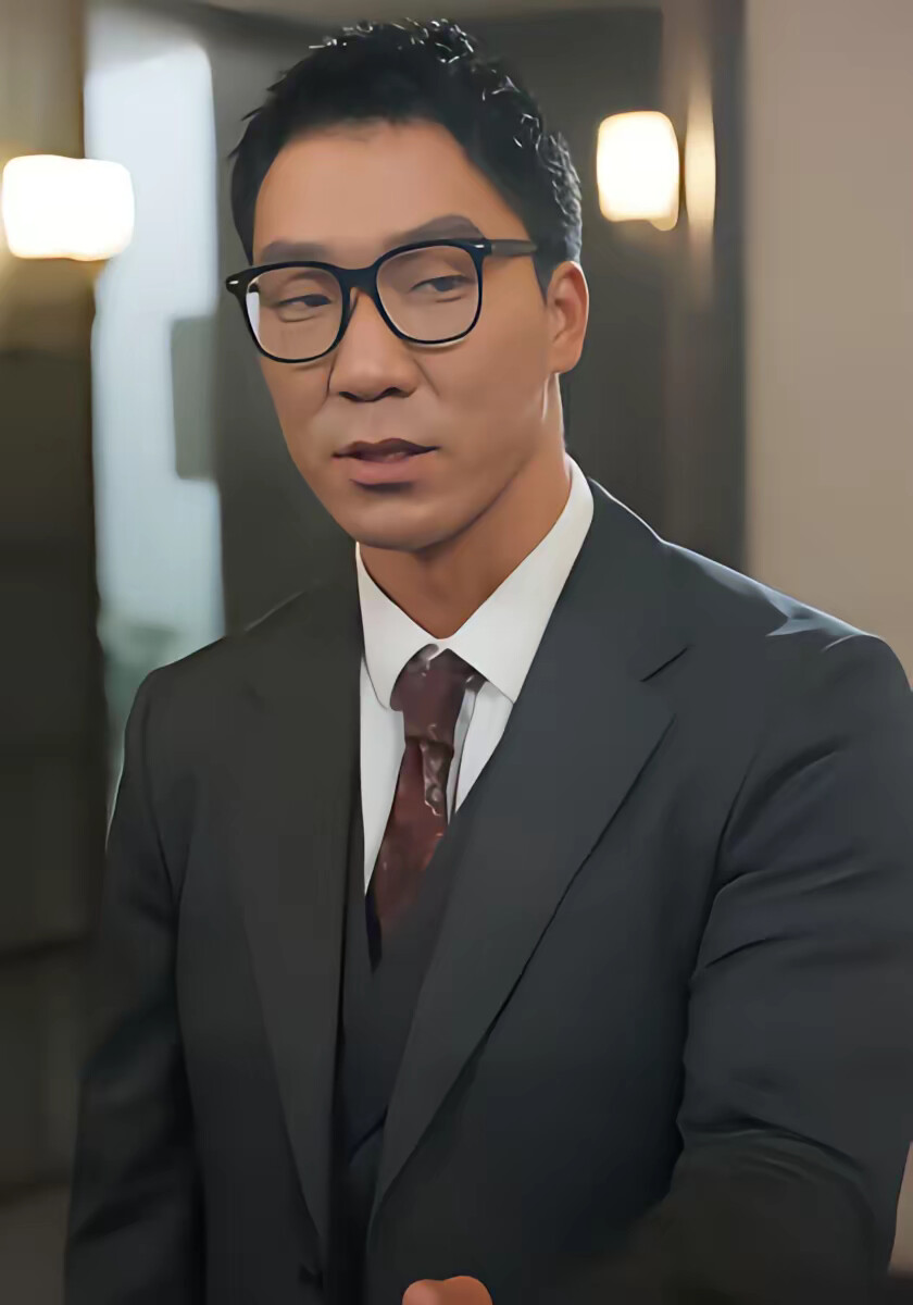 《他比骄阳热烈》剧照