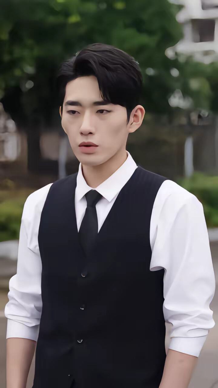 《靠偷听女儿心声我成了包租婆》剧照