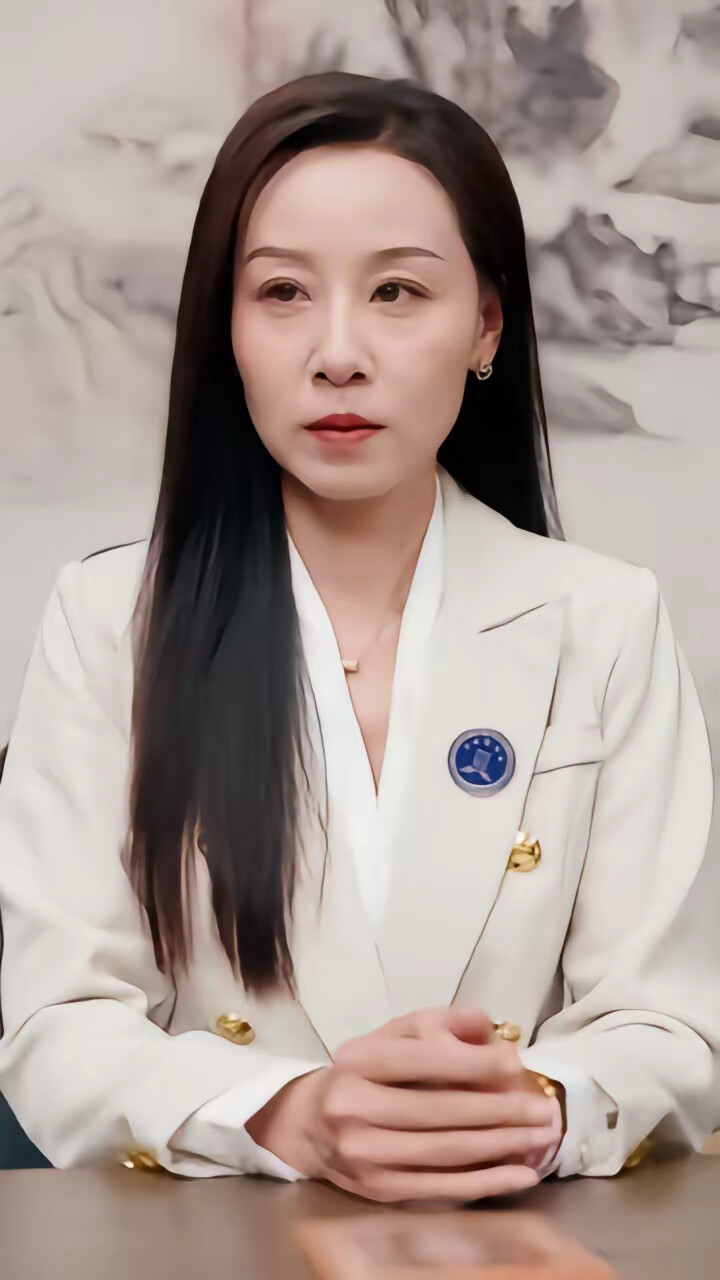 《铁面蔷薇》剧照