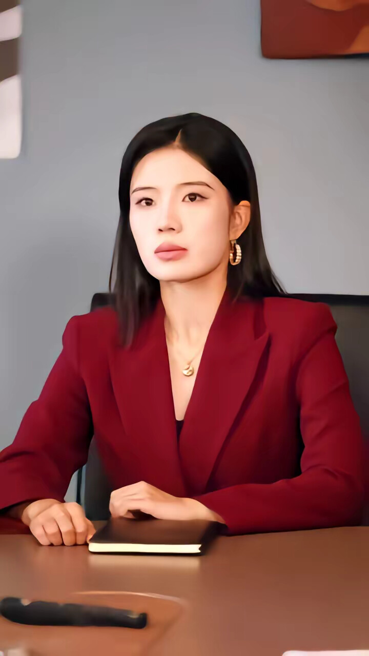 《发错表白情话，女老板要跟我领证》剧照