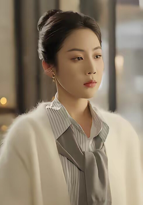 《我的死对头竟是顶级恋爱脑》剧照