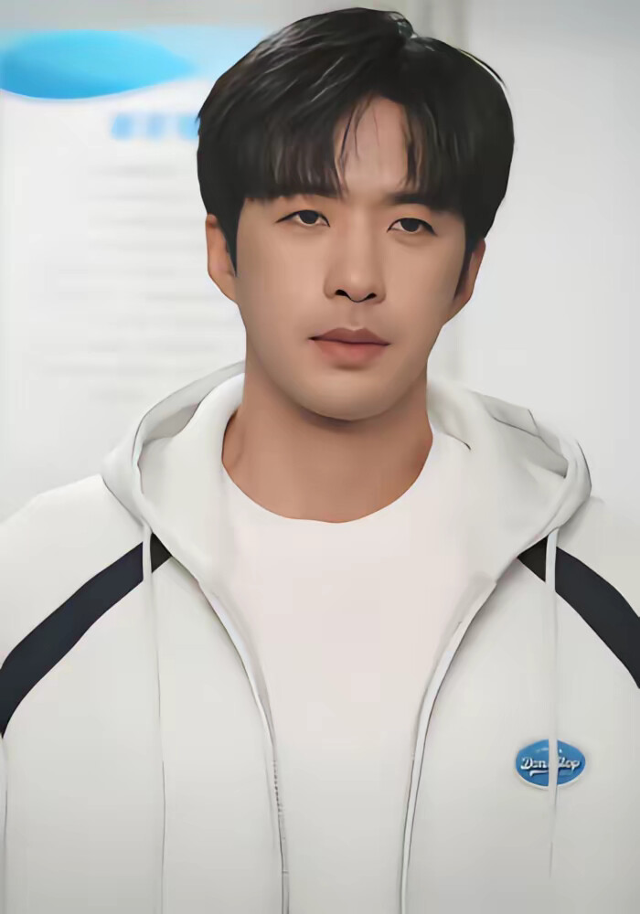 《困在女生宿舍，我空间有自助餐厅》剧照