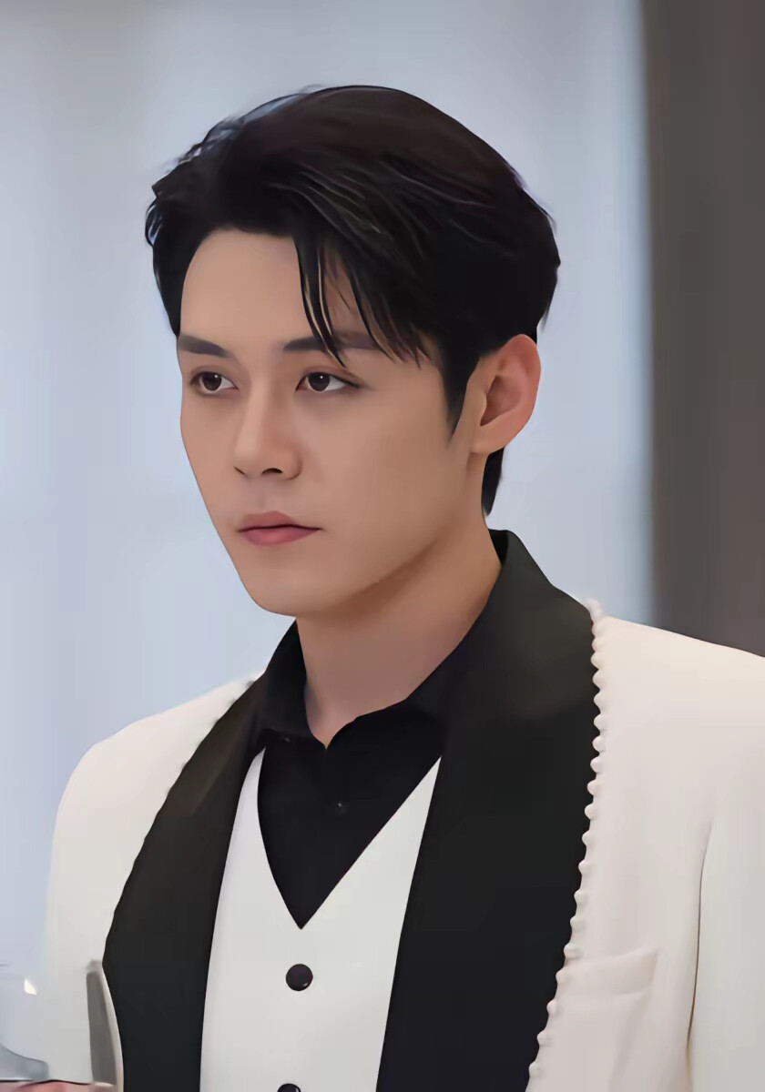 《醒后看见弹幕！反派他想要跟我热恋》剧照