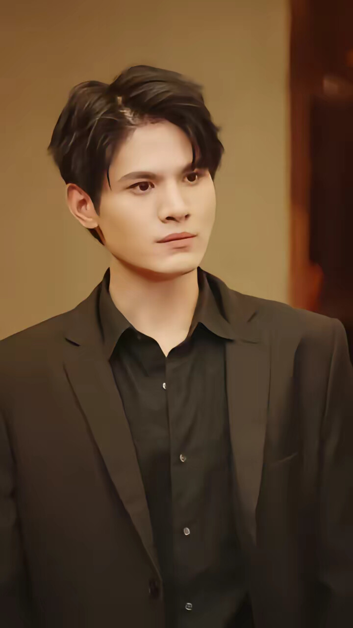 《废柴千金归来虐爆一切》剧照